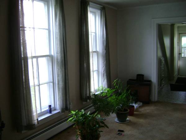 29 Leverett st living room